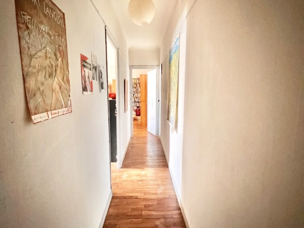 Appartement à rénover en plein cœur de Poitiers - 133 m2 - 4 chambres - 1 place de parking couvert 