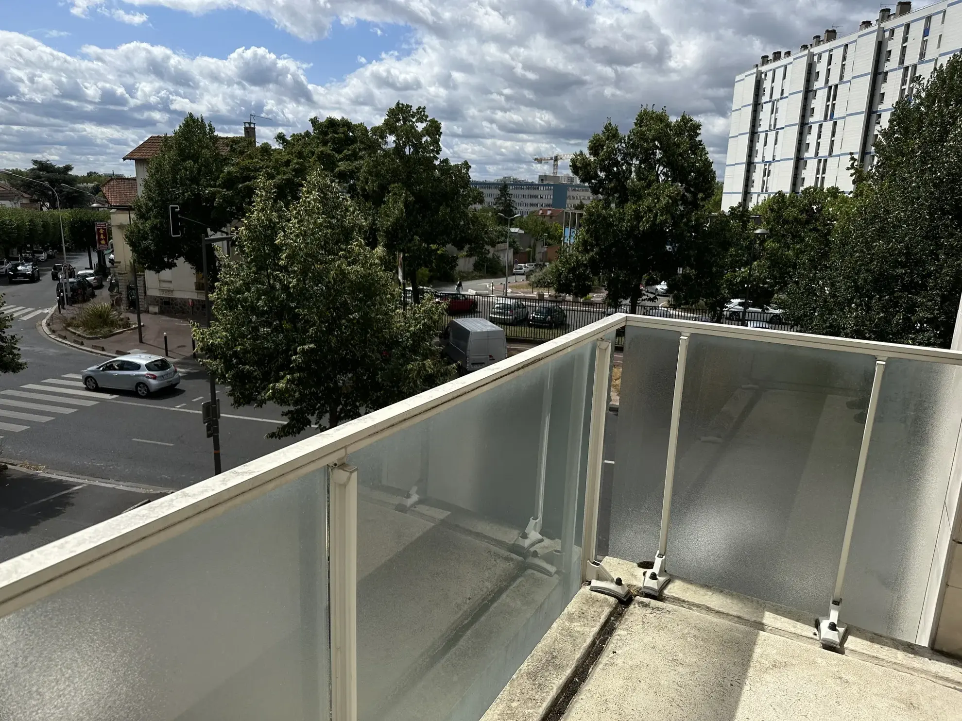 Créteil - Bel appartement deux pièces avec balcon et parking 