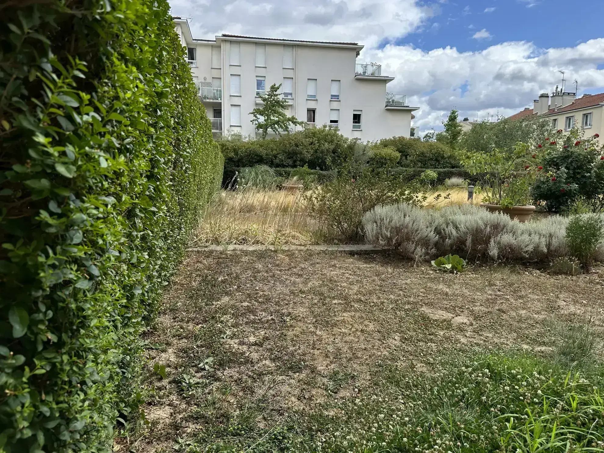 Créteil - Bel appartement deux pièces avec balcon et parking 
