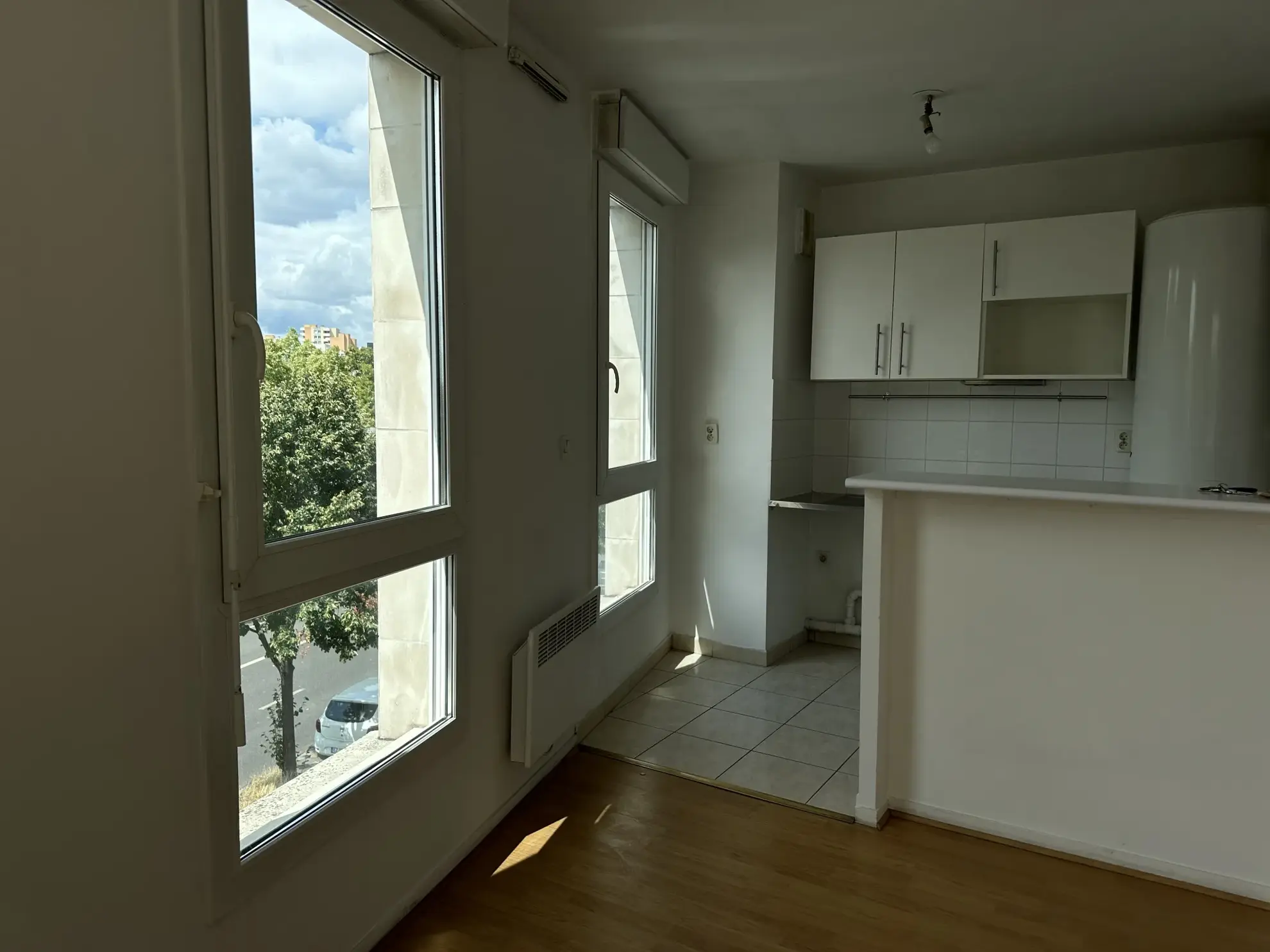 Créteil - Bel appartement deux pièces avec balcon et parking 