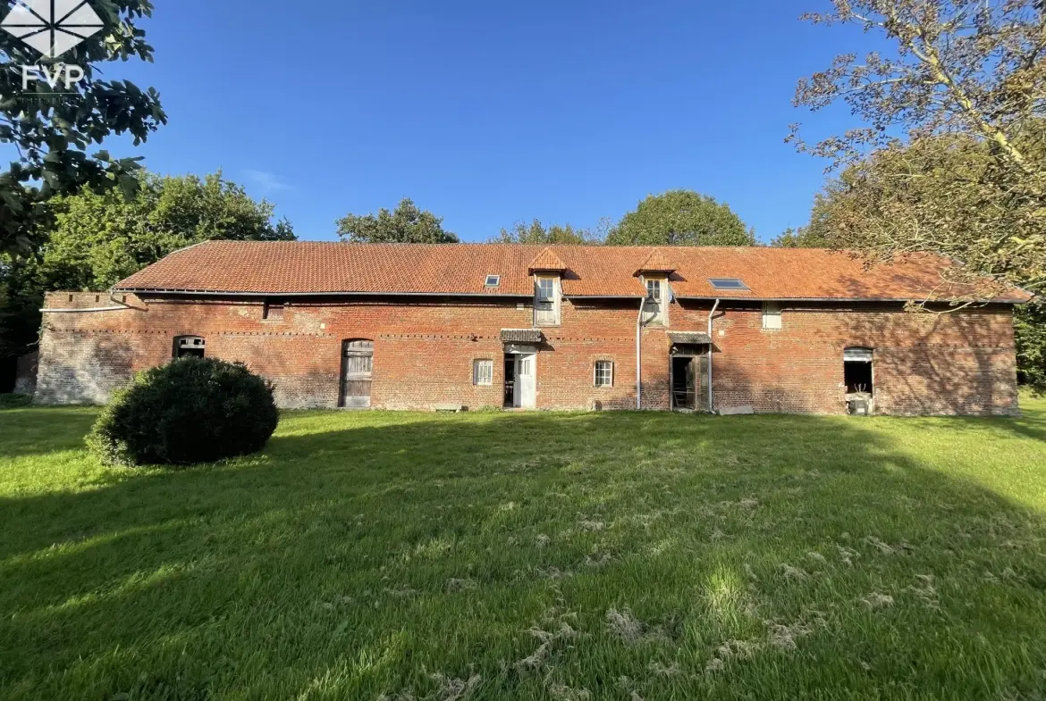 Bâtisse de 295m2 au sol sur 1ha7 