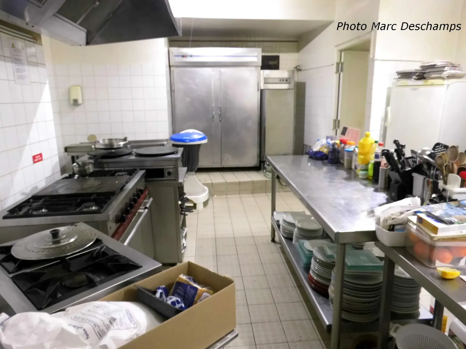 Immeuble de centre ville , hotel-bar-restaurant 13 chambres + appartement privé surface de 620m2 hab., courett 