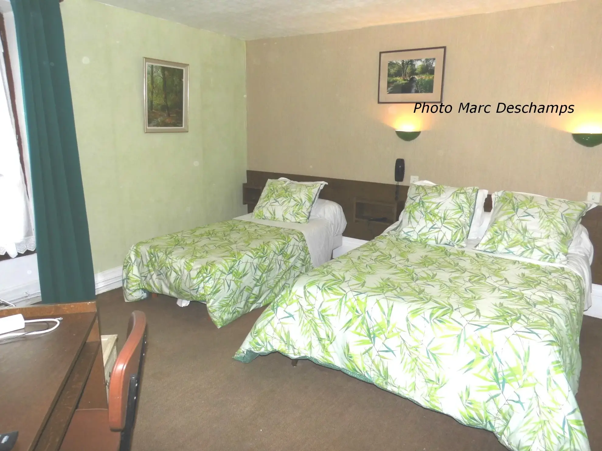 Immeuble de centre ville , hotel-bar-restaurant 13 chambres + appartement privé surface de 620m2 hab., courett 