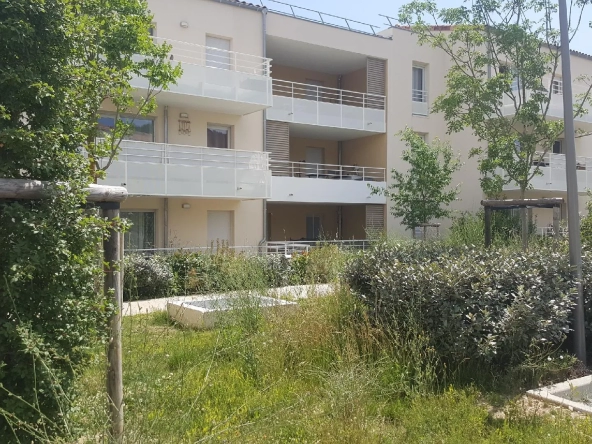 Appartement Type 3 avec Terrasse et 2 Places de Stationnement à Meyreuil 13590 