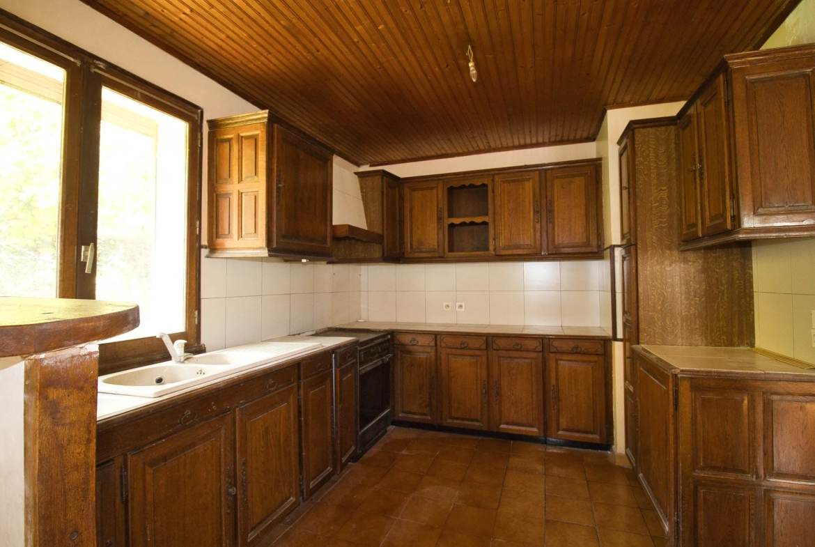 Maison pleine de potentiel à Barentin - 6 pièces avec beau potentiel 