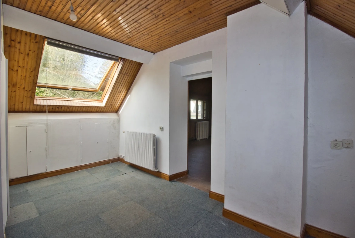 Maison pleine de potentiel à Barentin - 6 pièces avec beau potentiel 