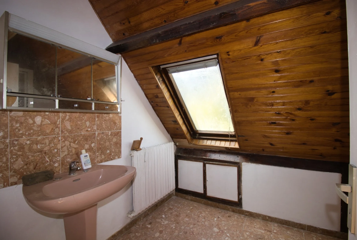 Maison pleine de potentiel à Barentin - 6 pièces avec beau potentiel 