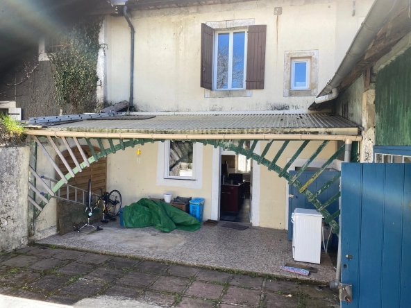 Maison à Saint-Front-Sur-Lémance - Investissement avec grand jardin