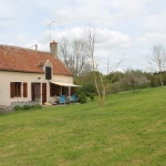 Saint Maur (18) - Fermette rénovée avec bungalow et grande grange sur 4,7 hectares.