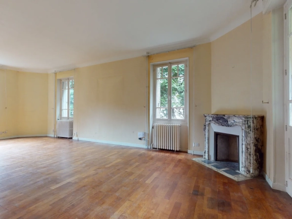Plateau à rénover entièrement à Dijon - 85 m2