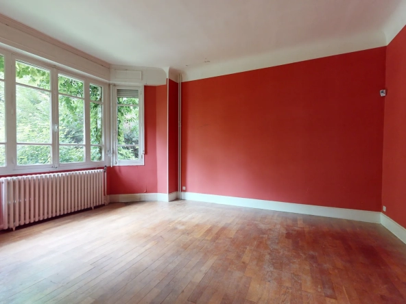 Plateau à rénover entièrement à Dijon - 85 m2 