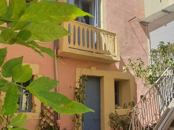 Cabrières, surperbe maison de village avec terrasses et caves 