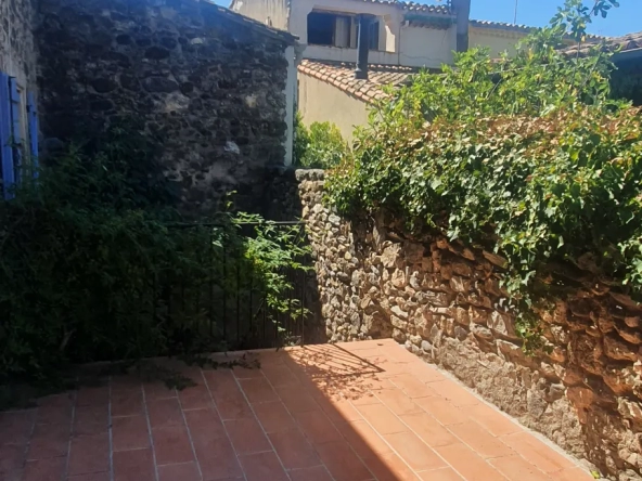 Cabrières, surperbe maison de village avec terrasses et caves 