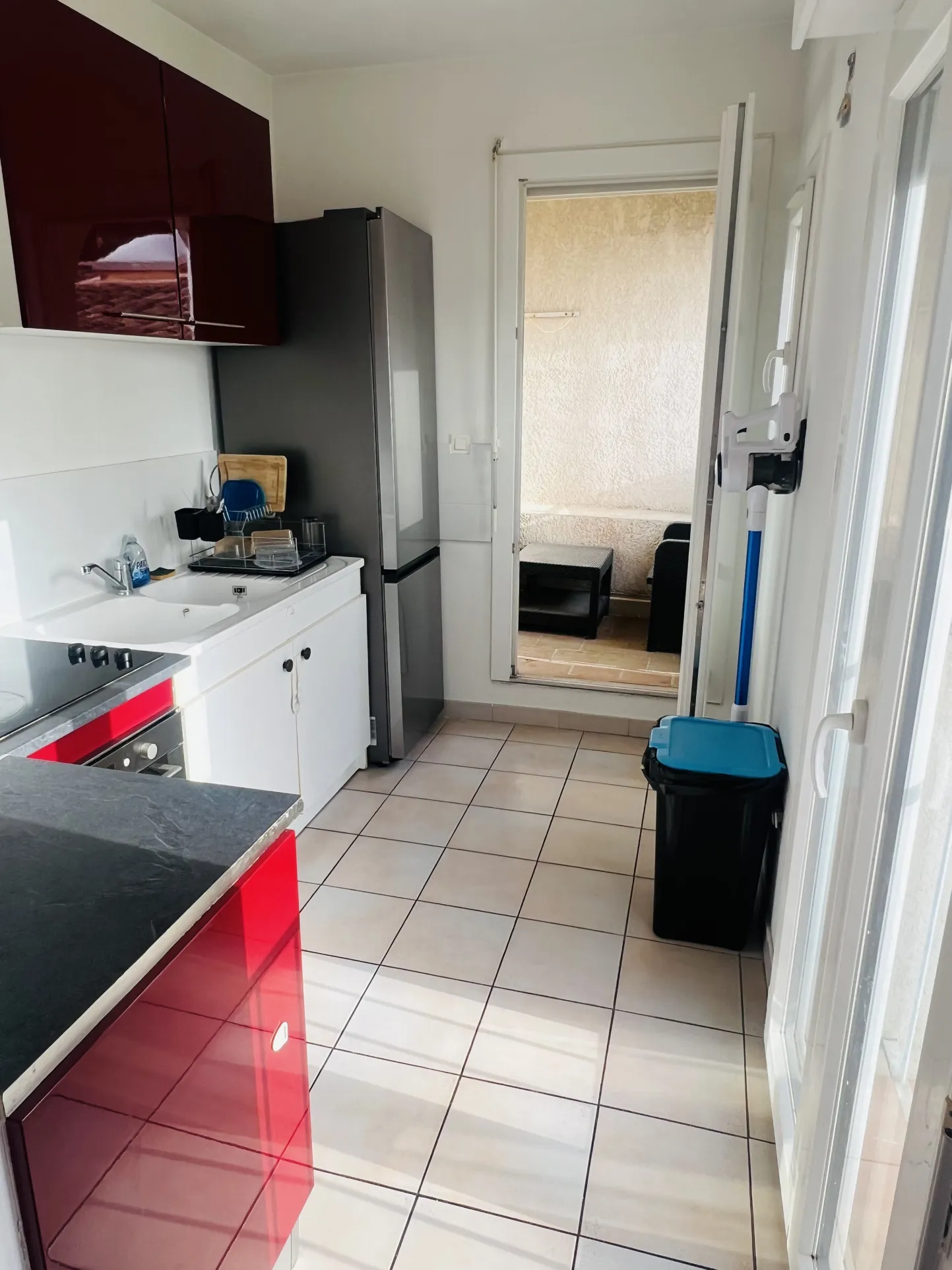 Beautiful 3-Room Apartment in Lunel with Parking 