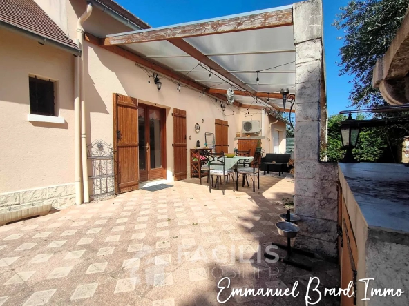 Maison familiale avec piscine à Naintré 