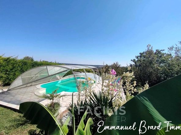 Maison familiale avec piscine à Naintré 