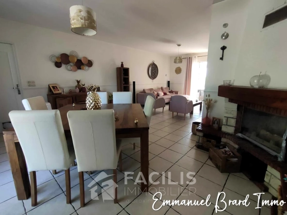 Maison familiale avec piscine à Naintré 