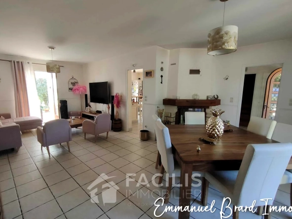 Maison familiale avec piscine à Naintré 