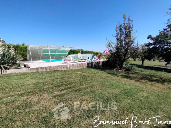 Maison familiale avec piscine à Naintré 