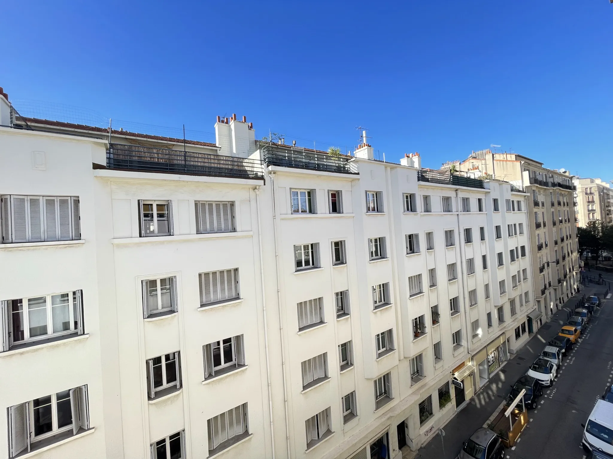 Appartement T2/3 à vendre à Marseille 13004 Quartier 5 avenues et cave. 