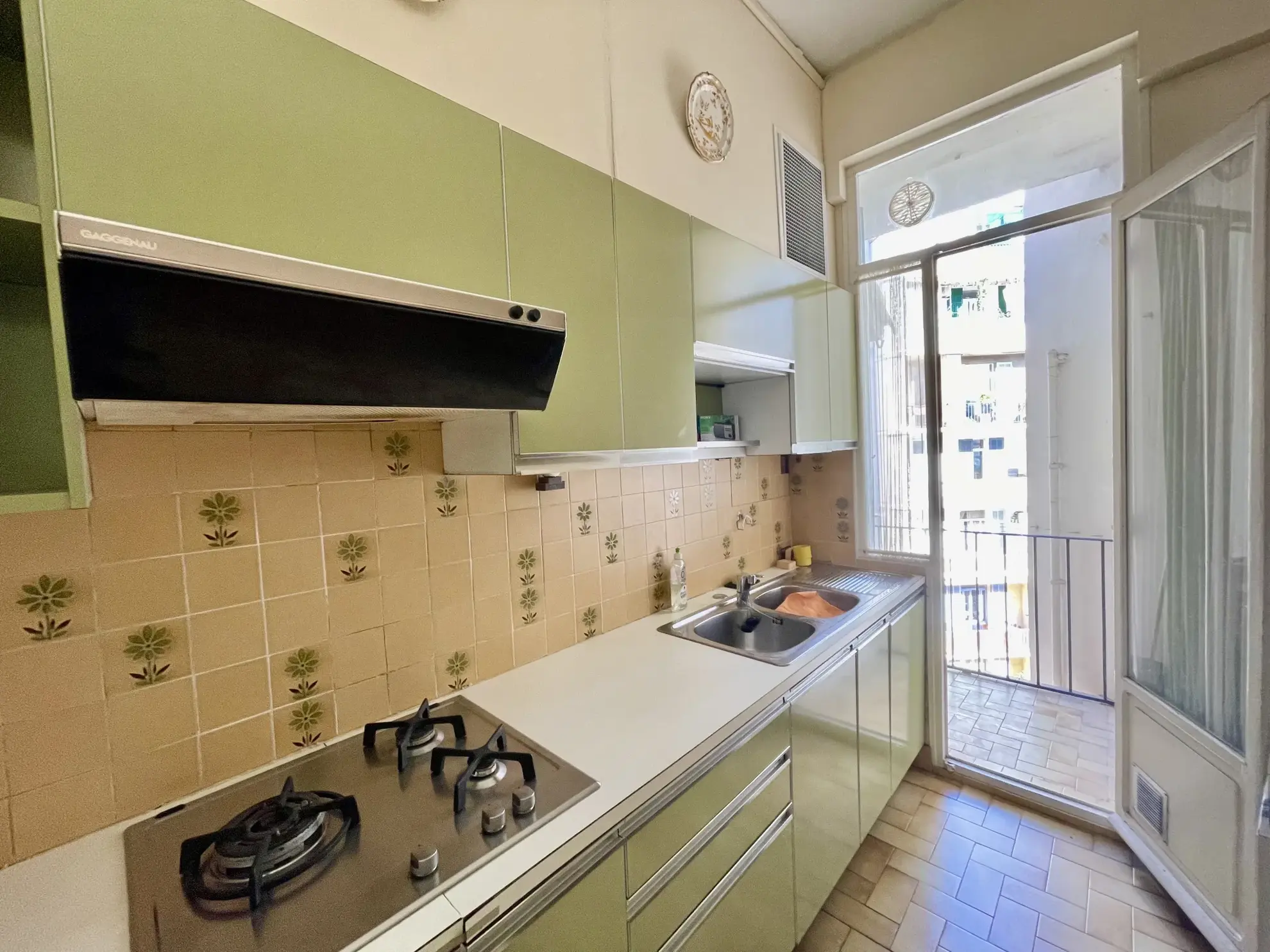 Appartement T2/3 à vendre à Marseille 13004 Quartier 5 avenues et cave. 