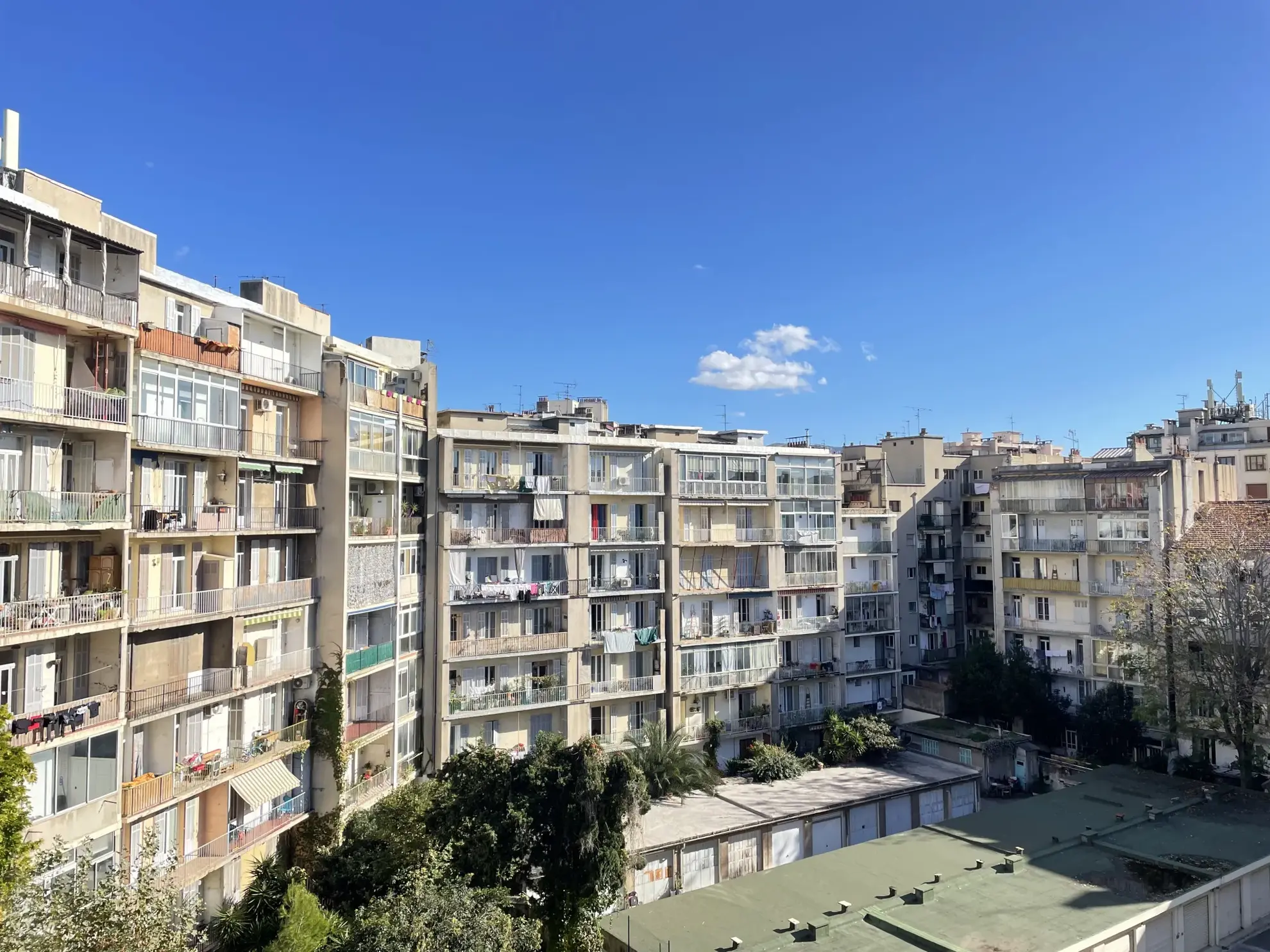 Appartement T2/3 à vendre à Marseille 13004 Quartier 5 avenues et cave. 