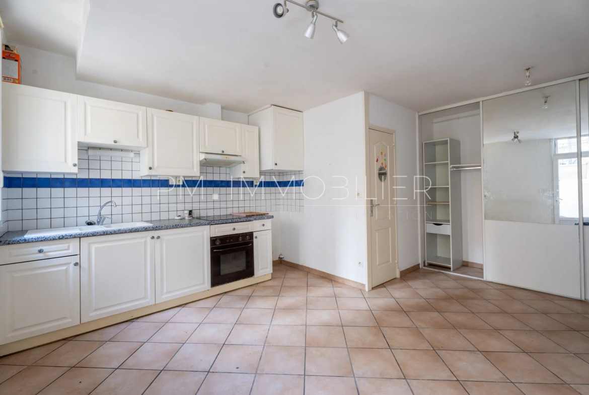 Apartment for Sale in Capelette, Marseille 10th - Type 2, 36 sqm 