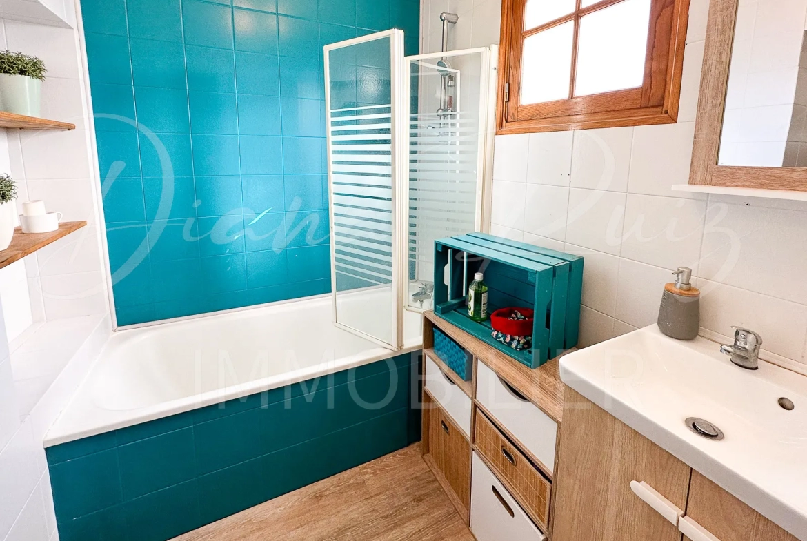 Charmante maison de bourg à Lasse - 139,900 € 