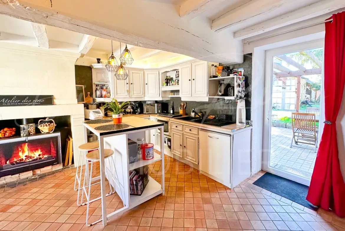 Charmante maison de bourg à Lasse - 139,900 € 