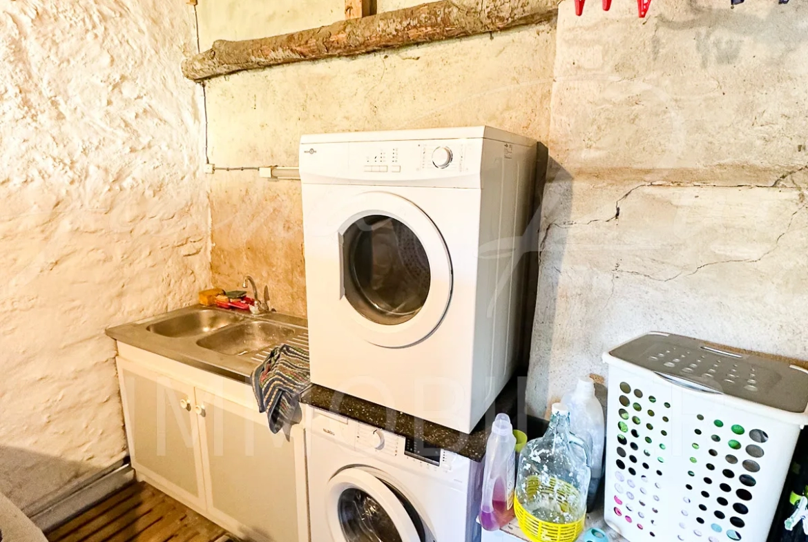 Charmante maison de bourg à Lasse - 139,900 € 