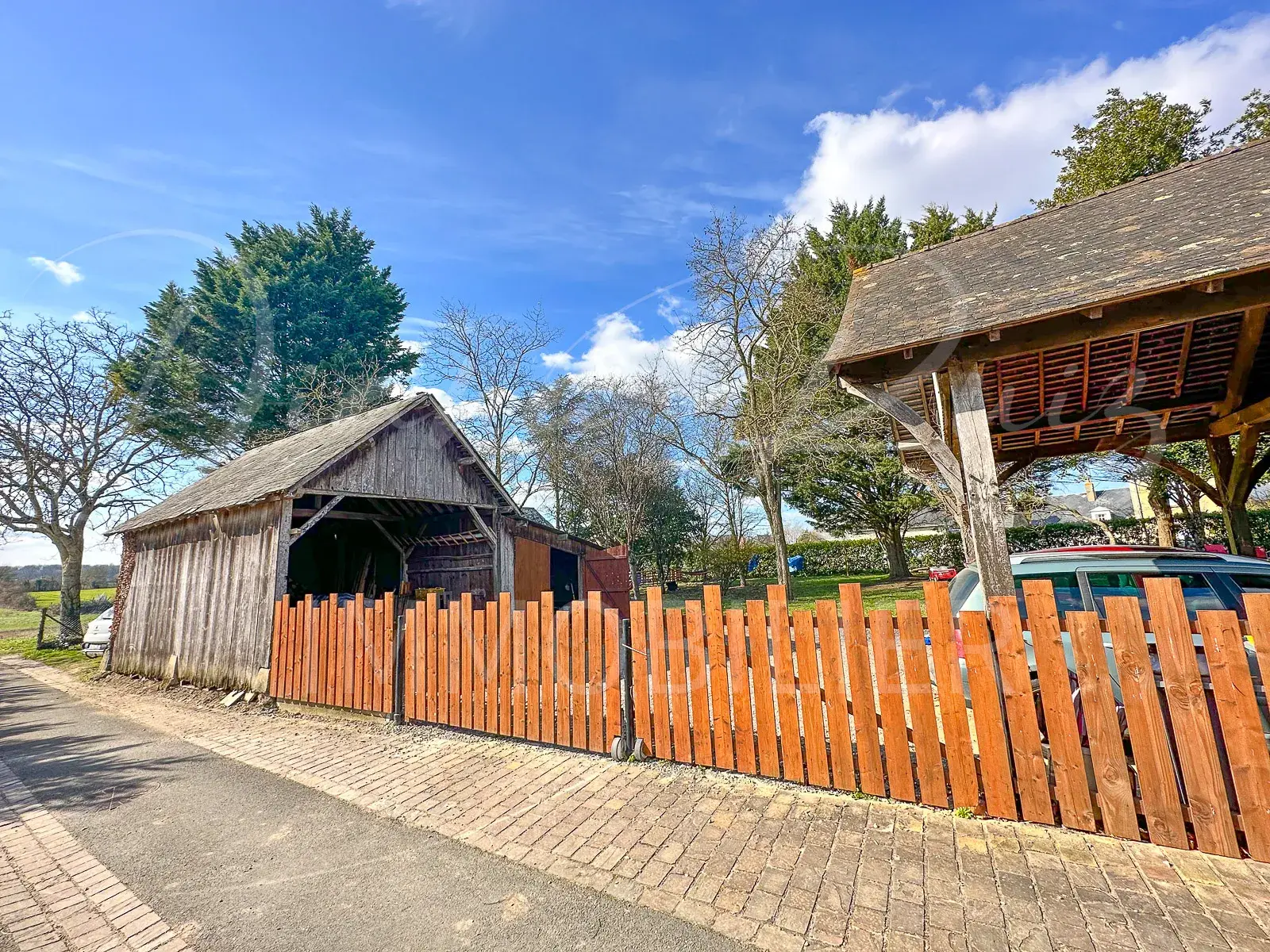 Charmante maison de bourg à Lasse - 139,900 € 