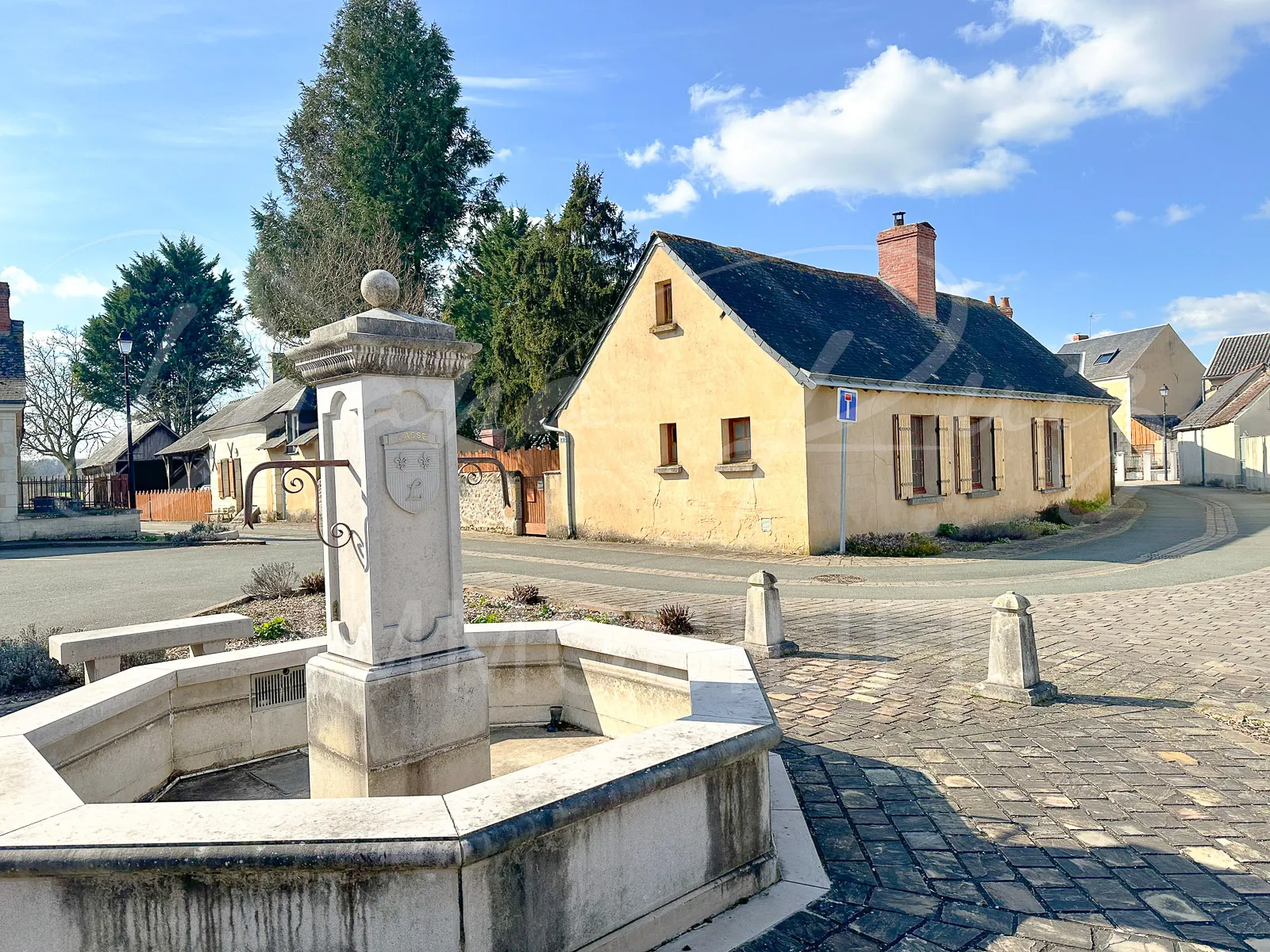 Charmante maison de bourg à Lasse - 139,900 € 