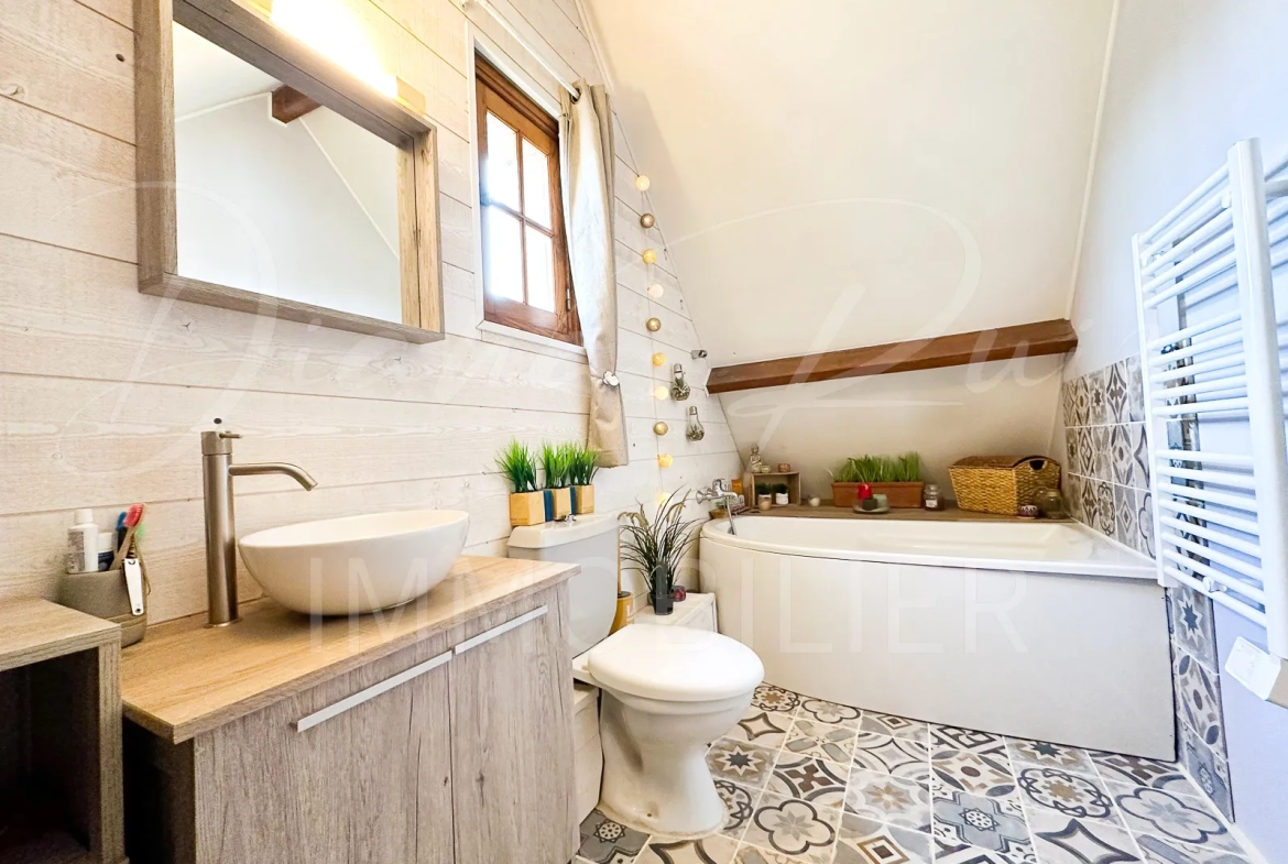Charmante maison de bourg à Lasse - 139,900 € 