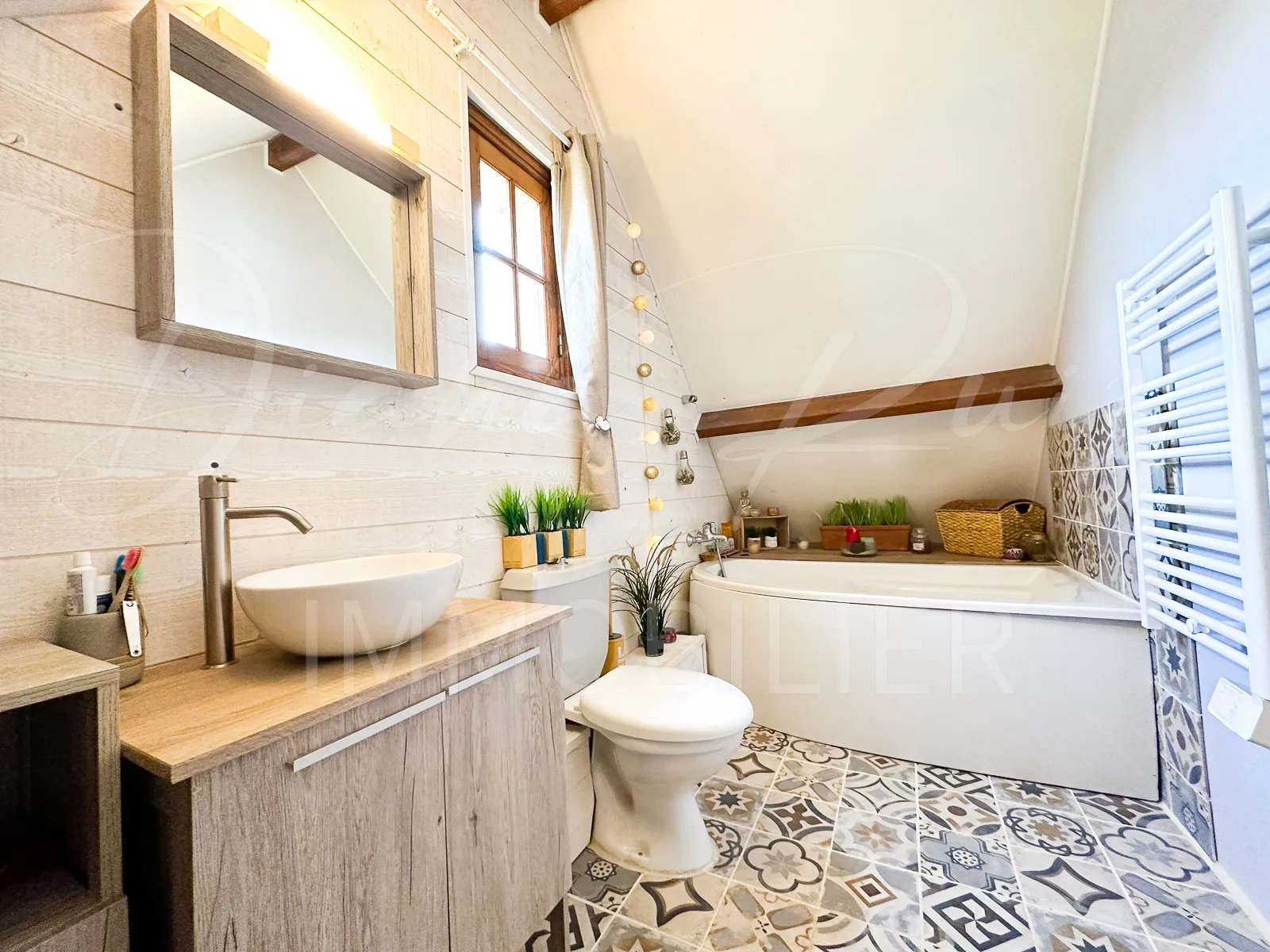 Charmante maison de bourg à Lasse - 139,900 € 