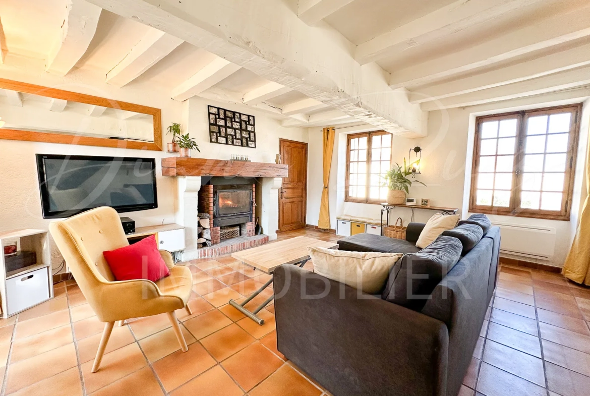 Charmante maison de bourg à Lasse - 139,900 € 