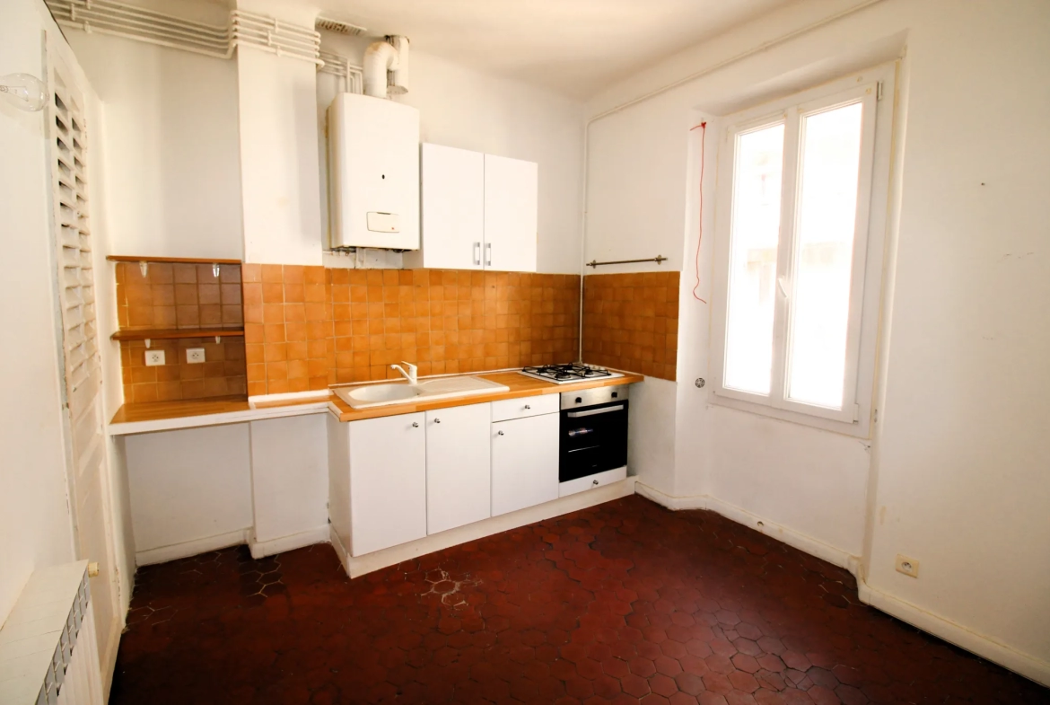 Appartement Toulon Champ de Mars Grand T1 de 45m2 (Faux T2) 