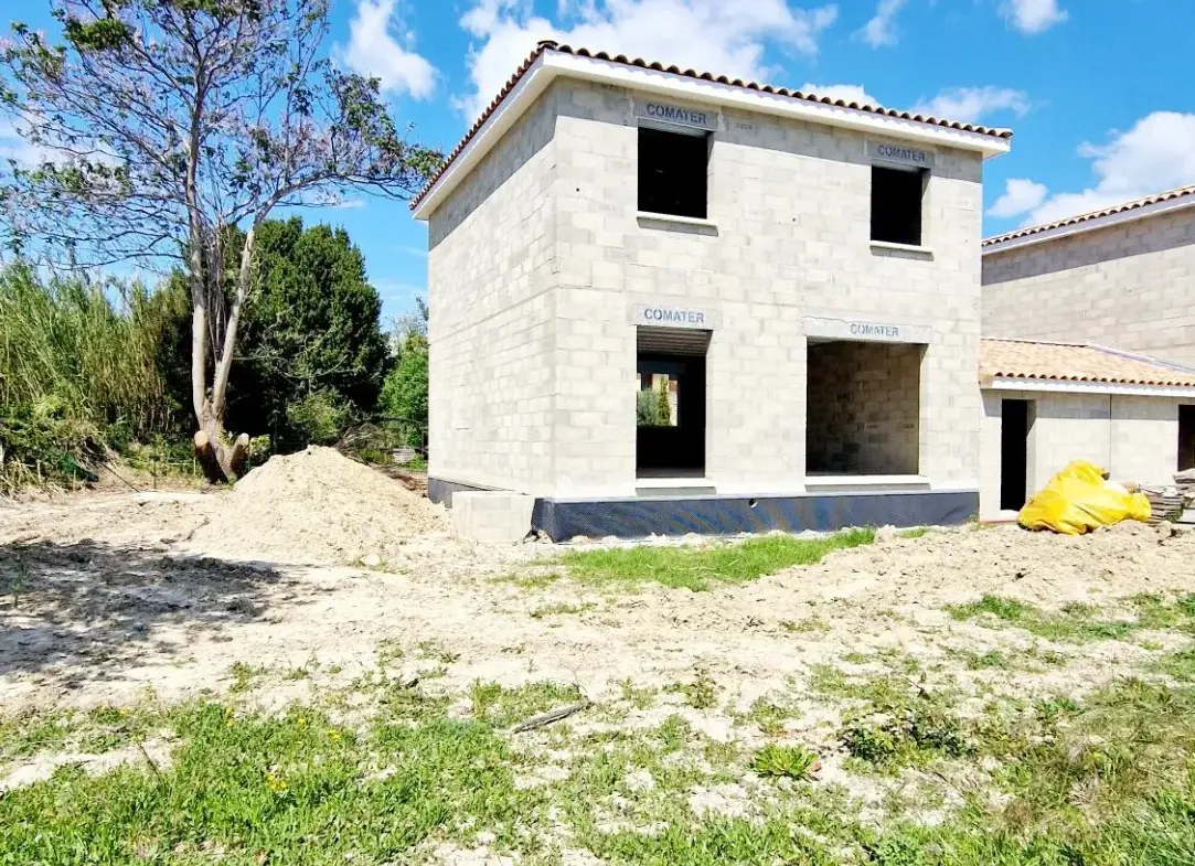 Villa Neuve à Terminer à Bollène 84500 