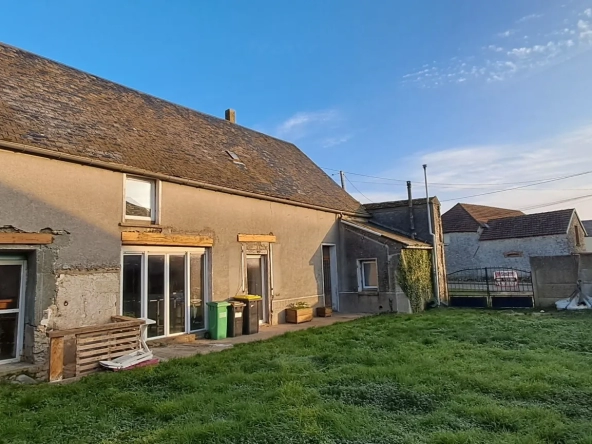 Maison ancienne rénovée avec jardin à Sainville