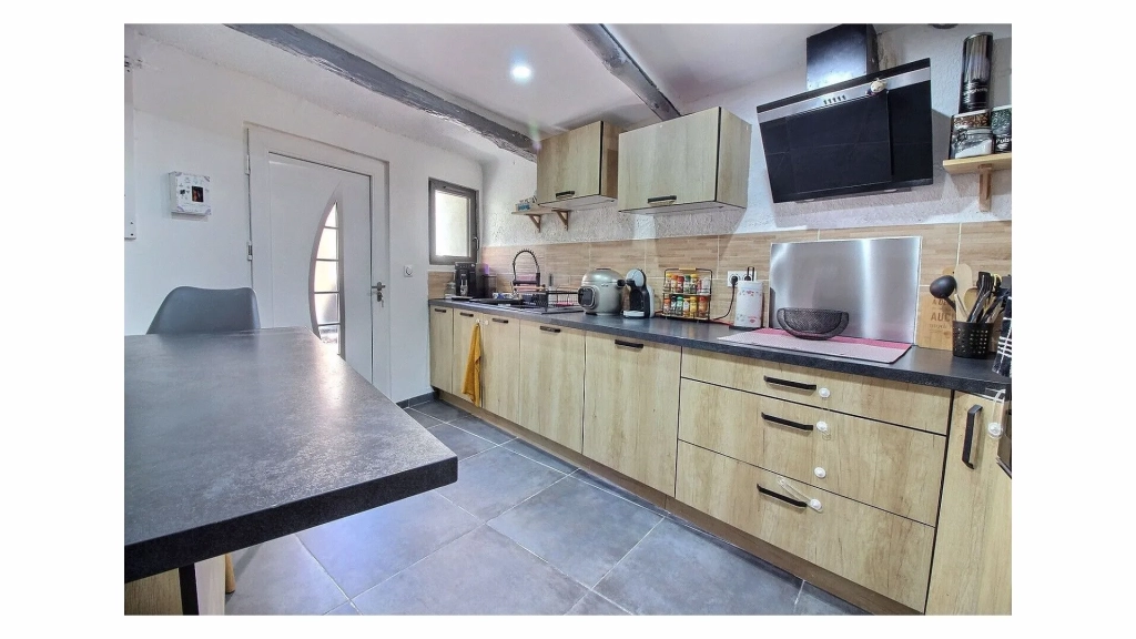 Maison de ville rénovée à Gardanne - Charme et confort