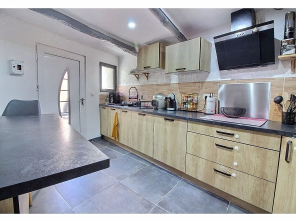 Maison de ville rénovée à Gardanne - Charme et confort