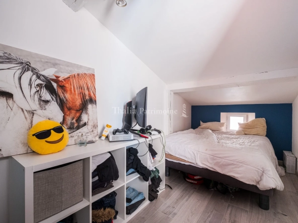 Immeuble d'habitation avec local commercial et appartement duplex à Cintegabelle 
