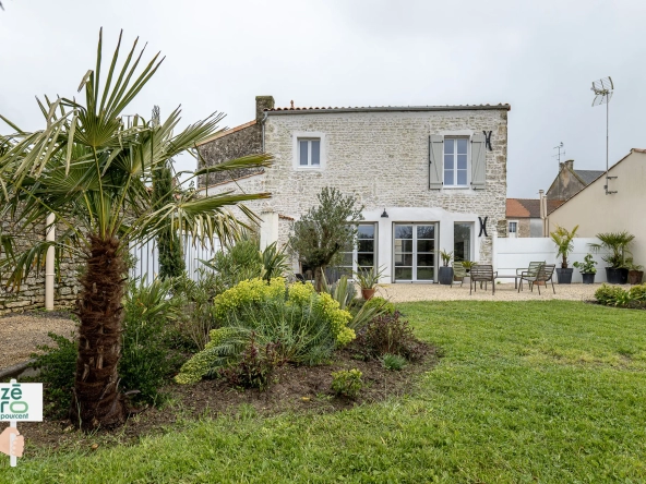 Maison en pierre rénovée à Magnils-Reigniers 