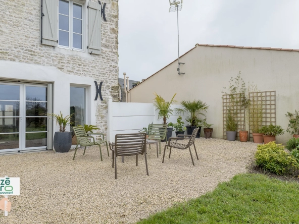 Maison en pierre rénovée à Magnils-Reigniers 
