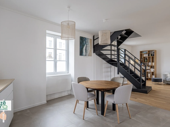 Maison en pierre rénovée à Magnils-Reigniers 