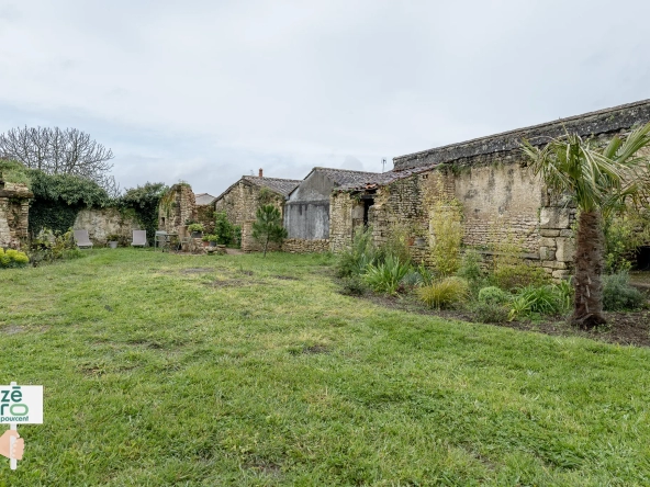 Maison en pierre rénovée à Magnils-Reigniers 