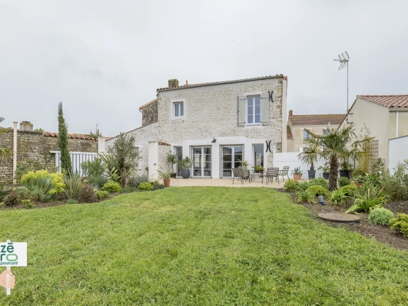 Maison en pierre rénovée à Magnils-Reigniers 