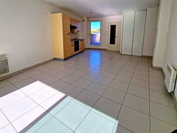 Spacious 1-Bed Apartment with Terrace in Castelnau Le Lez 