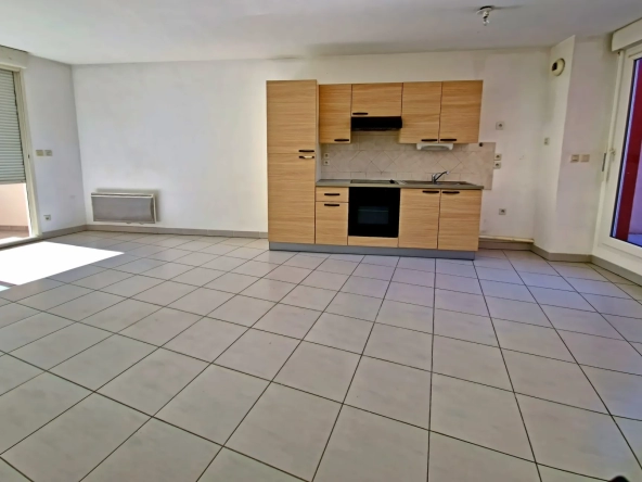 Spacious 1-Bed Apartment with Terrace in Castelnau Le Lez 