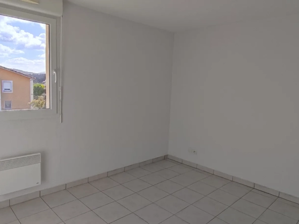Bel appartement T3 récemment construit au 'Domaine des Lices', Carcassonne 