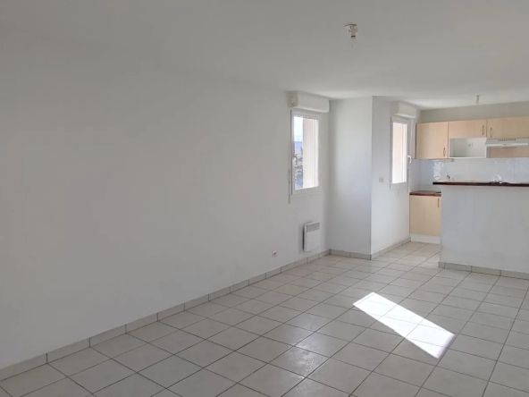 Bel appartement T3 récemment construit au 'Domaine des Lices', Carcassonne 